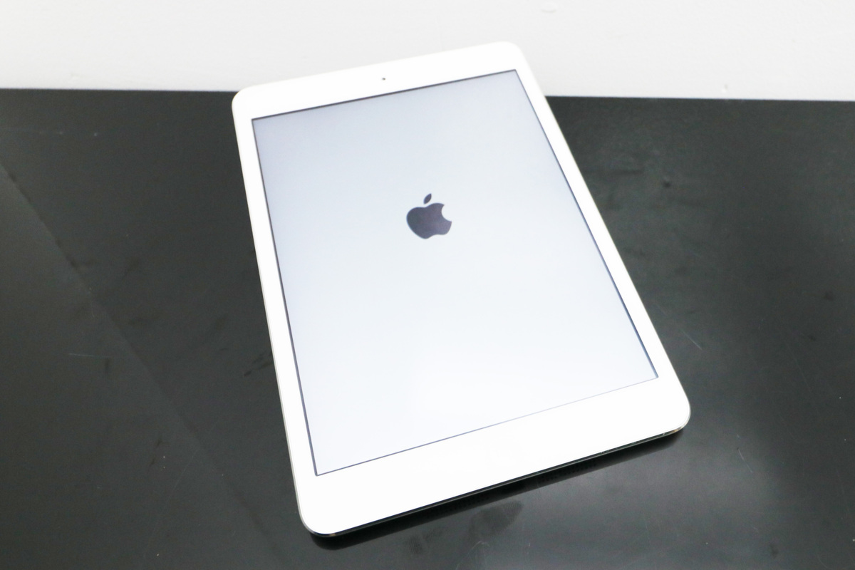 Apple アップル　iPad mini2 ME279J/A 16GB WiFiモデル シルバー
